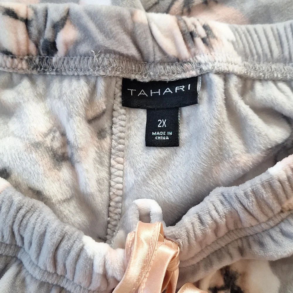 Tahari pajama set, lounge wear New with tags 2X - Picture 4 of 6
